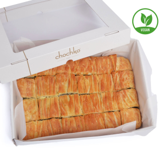 Селска постна баница с ръчно точени кори, спанак и веган сирене, изцяло на растителна основа, направено с кокосово масло. Пости Торти Чочко