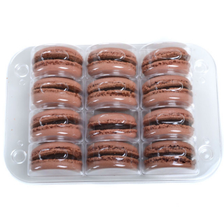 Френски макарони с хрупкава бадемова черупка с топяща се в устата сърцевина вкус шоколад. Кутията съдържа 12 макарона. Размери на кутията 20/14 см.
Наличен във всички сладкарници и магазини Торти Чочко.