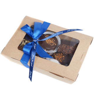 Кутия пъчно приготвени сладки Шоколадов микс от Торти Чочко. Поръчай онлайн изпращаме до адрес. Направи подарък или вземи за почерпка на работа или в офиса
