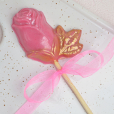 Шоколадова близалка във формата на роза за 8-ми март.