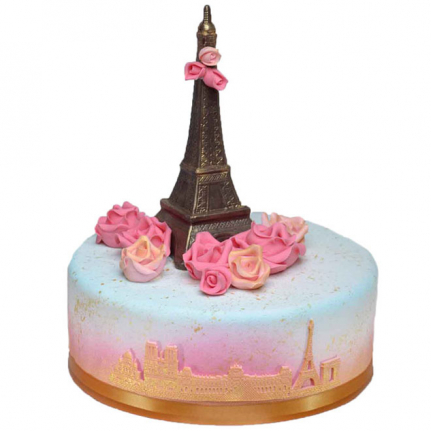 Торта Айфелова кула с тематични елементи от Париж и шоколадова Айфеловата кула. Тази торта на Торти Чочко може да се поръча в различни размери и пълнежи по ваш вкус.