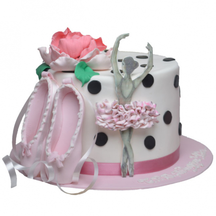Красива торта за рожден ден или парти от каталога на Торти Чочко с Детски торти. Торта балерина има нежна украса с малка балерина, а вкусът й е неповторим.
