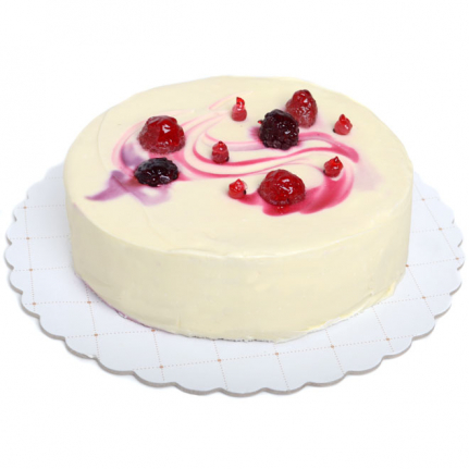 Бял, ванилов кейк с горски плодове и бял шоколад от Торти Чочко