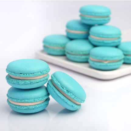 Френски макарони с вкус дъвка – 12 броя в кутия 20x14 см с хрупкава бадемова черупка и нежен крем, налични в Торти Чочко