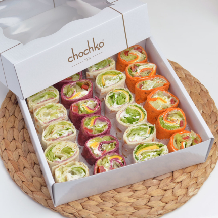 Chochko кутия с мини тортила хапки месни и вегетариански тортили, подредени за партита, кетъринг и специални събития 