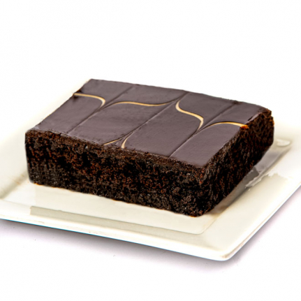 Шоколадов сладкиш с плътен брауни шоколадов блат, полят с тъмен течен шоколад. Торти Чочко