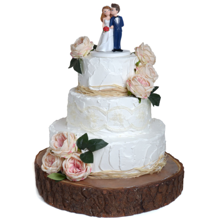 Сватбена торта с крем и рози, дантела върху дънер от Торти Чочко.